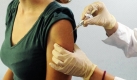 Ab Ende Oktober wird mit der Impfung begonnen. Zunächst werden Menschen in sogenannten Schlüsselpositionen, wie Ärzte oder Polizisten, geimpft. Ab Mitte November kann sich jeder freiwillig immunisieren lassen, doch die meisten wollen das gar nicht, wie eine Umfrage von Infratest dimap ermittelte. Foto: ddp