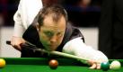 John Higgins hat es geschafft: Er ist zum vierten Mal Snooker-Weltmeister. Der Schotte setzte sich in einem hochklassigen Finale mit 18:15 gegen den englischen Shootingstar Judd Trump durch. Für seinen Erfolg in Sheffield erhielt der 35-Jährige einen Siegerscheck in Höhe von umgerechnet 279.955 Euro.  Foto: dpa