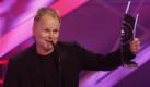 Saenger Herbert Groenemeyer freut sich am Freitag (15.02.08) wahrend der 17. Verleihung des Musikpreises Echo im ICC in Berlin ueber die Auszeichnung in der Kategorie 'Kuenstler National Rock/ Pop'. Die Auszeichnung wird in 23 Kategorien vergeben. Foto: ddp