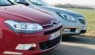 Das Fahrzeugkonzept Limousine hätte unterschiedlicher kaum interpretiert werden können, als mit dem Opel Insignia und dem Citroën C5. Auch wenn bislang alle Parameter recht ähnlich in ihrer Bewertung liegen, zeigen sich in der Bewegung die größten Differenzen. Foto: auto.de