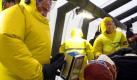 Ärzte und Sanitäter in ABC-Schutzanzügen messen am Mittwoch (27.01.2010) bei einer Katastrophenschutzübung in Köln einen Dummy mit Geigerzählern auf radioaktive Kontamination. Bei der Übung LÜKEX 2010 (Länderübergreifende Krisenmanagment Exercise) wird ein Bombenanschlag auf ein Passagierflugzeug simuliert. Foto: Oliver Berg dpa/lnw +++(c) dpa - Bildfunk+++ Foto: dpa