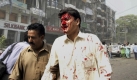 Bei einer Bombenexplosion vor einer Bank in Peshawar, Pakistan, wurden sechs Menschen getötet und dutzende verletzt. Foto: ap
