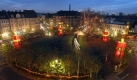 Der größte Adventskranz der Welt verbreitete 2006 auf dem Dortmunder Borsigplatz Weihnachtsstimmung. 200 Sauerländische Fichten sind in dem Gesteck von 73 Metern Durchmesser aufgegangen. Foto: dpa