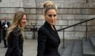 Die US-Schauspielerin Sarah Jessica Parker nimmt an eienr Gedenkzeremonie zu Ehren des verstorbenen Alexander McQueen in der St. Paul's Cathedral in London teil. Der Modedesigner starb bereits im Februar diesen Jahres, nachdem er sich selbst erhängte. Das Ereignis während der London Fashion Week statt.  Foto: ap