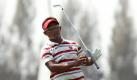 Da zitterten die Hände: Der thailändische Golfer Thongchai Jaidee verliert nach einem Schlag seinen Schläger. Foto: dpa
