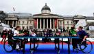 Werbung für die Paralympics 2012: Auf dem Trafalgar Square spielen Sportler Tischtennis, Basketball und Federball. Die Athleten trafen sich heute vor der Londoner Nationalgalerie anlässlich des internationalen Paralympics-Tag. 2012 werden die Paralympics in der englischen Hauptstadt ausgetragen.  Foto: dpa