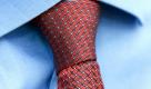 Bei Dresscodes gilt grundsätzlich die Formel: nicht mehr als zwei Farben und drei Muster kombinieren. (Bild: Schierenbeck/dpa/tmn) Foto: dpa