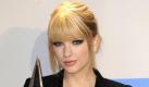 Country-Star Taylor Swift (20) und Hollywood-Schauspieler Jake Gyllenhaal (29) scheinen sich wirklich super zu verstehen. Vergangene Woche wurden die beiden in einem Café in Brooklyn gesichtet, wo auch Gyllenhaals ältere Schwester, Hollywood- Schauspielerin Maggie Gyllenhaal gerne ihren Kaffee trinkt. Am Wochenende genossen die beiden jetzt ein spätes Frühstück in Swifts Heimatstadt Nashville. Sie versuchten überhaupt nichts zu verbergen. Sie waren sehr süß zusammen und wirkten wie ein echtes Paar, sagte ein Insider dem US-Magazin People. Ob die beiden wirklich zusammen sind, darüber schweigen sie sich allerdings offiziell noch aus. (dpa) Foto: dpa