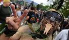 Die Organisatoren der Street Parade hatten in diesem Jahr zusätzliche Sicherheitskräfte angeheuert, ... Foto: ap