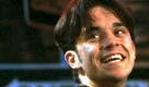 ARCHIV - Take That-Sänger Robbie Williams (M) steht mit den Bandmitgliedern Jason Orange (l) und Mark Owen (r) auf der Bühne. (Archivfoto von Dezember 1993). Frühe Prominenz als Alptraum - das Phänomen ist weit verbreitet, wird aber wenig reflektiert. Nach seiner Zeit als Teenie-Idol bei Take That feierte Williams auch Solo-Erfolge. Er flüchtete sich in Drogen- und Alkoholexzesse, wurde immer fetter. dpa (zu dpa-Korr. 'Kaulitz und Co.: Frühe Prominenz als Alptraum' vom 15.10.2009) +++(c) dpa - Bildfunk+++ Foto: dpa