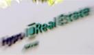 ARCHIV - Das Logo der Hypo Real Estate (HRE), fotografiert am 27. Juli 2009 am Hauptsitz des Immobilienfinanzierers in Muenchen, Bayern. Ein Jahr nach der ersten Rettungsaktion fuer die Hypo Real Estate will der Bund die Pfandbriefbank am Montag, 5. Oktober 2009, vollstaendig verstaatlichen. Auf der letzten Hauptversammlung sollen die noch verbliebenen Aktionaere gegen Zahlung einer Barabfindung von 1,30 Euro je Anteil zwangsweise ausgeschlossen werden. (AP Photo/Matthias Schrader) ** zu APD0924 ** -- FILE - In this July 27, 2009 file picture the logo of the Hypo Real Estate (HRE) is seen at the bank's headquarters in Munich, southern Germany. (AP Photo/Matthias Schrader, File) Foto: ap