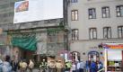 Feuerwehrleute löschen den Brand in Münchens Deutschem Theater. Foto: dpa