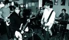 Tocotronic finden 1993 in Hamburg zusammen. Sänger Dirk von Lotzow, Bassist Jan Müller und Schlagzeuger Arne Zank sorgen schnell für Aufregung in der Hansestadt. Irgendetwas zwischen Grunge und Punk, mit deutschen Texten und guten Manieren - das ist neu. Foto: Universal Music/Jutta Pohlmann