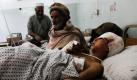 Ein afghanisches Kind erholt sich in einem Krankenhaus in Jalalabad, östlich von Kabul, von seinen Verletzungen. Mindestens ein Kind ist bei dem Anschlag ums Leben gekommen, als Attentäter Handgranaten auf eine Hochzeitsgesellschaft warfen.  Foto: ap