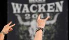 Schluss mit beschaulich, heißt es dann in dem beschaulichen Örtchen in Schleswig-Holstein. Zehntausende Fans strömen zum weltgrößten Heavy-Metal-Festival. Foto: dpa