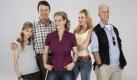 Die Stadlers. Die Stadlers sind da: Eine neue Familie zieht in die Lindenstraße Nr. 3 und lebt fortan Tür an Tür mit den Beimers, Zenkers und Klings. Die Stadlers: das sind v.l: Tochter Caroline,14 (Cynthia Cosima) Vater Jimi, 40 (Christian Rudolf), Mutter Maria, 38 (Tanja Frehse), Tochter Josefine, 17 (Clara Dolny), Opa Adi, 68 (Philipp Sonntag).

 WDR/Mara Lukaschek
 Foto: WDR