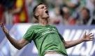In Bremen war Rückkehrer Markus Rosenberg der Mann des Tages. Der aus Santander nach Bremen zurückgewechselte Schwede erzielte beim 2:0 der Werderaner gegen den 1. FC Kaiserslautern beide Treffer.
 Foto: dapd