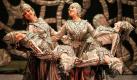Mitglieder des staatlichen Sing- und Tanzensembles der Republik Tatarstan führen im Dasma Theater in Kuwait einen Tanz auf. Fast 70 Jahre lang existiert das Ensemble nun schon. Foto: dpa