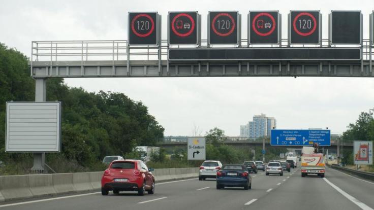 In den kommenden Tagen haben Autofahrer auf den meisten deutschen Autobahnen voraussichtlich freie Fahrt.