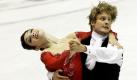 Die US-amerikanischen Schlittschuhläufer Meryl Davis und Charlie White glänzen auf dem Eis während des Großen Preises des Eiskunstlaufs in Nagoya in Japan. Foto: dapd