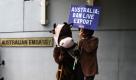 Aktivisten der Tierrechtsorganisation PETA protestieren vor der australischen Botschaft in Jakarta gegen den Export australischer Rinder nach Indonesien. Hintergrund sind aufgetauchte Berichte und Videos der katastrophalen Zustände in indonesischen Schlachthöfen, aufgrund derer die australische Regierung die Exporte vorläufig aussetzte. Australien will auch in Zukunft Tiere exportieren, zuvor werden allerdings neue Schutzregelungen ausgearbeitet. Foto: dapd