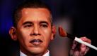 Bildhauerin Saskia Ruth gibt im Wachsfigurenkabinett Panoptikum in Hamburg der von ihr gebauten Wachspuppe des US-Präsidenten Barack Obama mit einem Pinsel den letzten Schliff. Heute wurde die Puppe im Wachsfigurenkabinett enthüllt. Foto: dapd