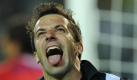 Alessandro Del Piero  hat für Juventus Turin 283 Tore erzielt, das ist der Tor-Rekord für die Alte Dame Juventus - kein Spieler traf öfter im schwarz-weiß gestreiften Trikot. Trotzdem war Del Piero nicht zufrieden, weil der Gegner Catania die zwischenzeitliche 2:0-Führung in der Nachspielzeit noch ausgleichen konnte. Foto: dpa