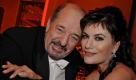 ARCHIV: Produzent Ralph Siegel und seine Frau Kriemhild Jahn posieren am 17.01.09 beim 36. Deutschen Filmball im Hotel Bayerischer Hof in Muenchen (Bayern). Der Komponist und Musikproduzent feiert am Donnerstag (30.09.10) seinen 65. Geburtstag und sein 50. Berufsjubilaeum. (zu dapd-Text) Foto: Joerg Koch/ddp/dapd (Foto vom 17.01.09) Foto: ap