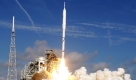 Die Rakete Ares I-X hebt erfolgreich zu ihrem Testflug im Kennedy Space Center ab. Der Testflug ist nur sechs Minuten lang, anschließend fällt die Rakete in den Atlantik.
 Foto: ap