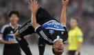 Die Tops des 7. Spieltags: Salto mortale - der Hamburger SV stand nach der Trennung von Michael Oenning mit nur einem Punkt aus sechs Spielen am Abgrund. Doch die Spieler zeigten in Stuttgart eine kämpferische Leistung und wurden dafür mit dem Siegtreffer durch den artistischen Robert Tesche (Foto) belohnt. Foto: imago