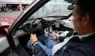 Was sollte es auch geben, der Wagen war für damalige Verhältnisse komplett ausgestattet: weiße Ledersitze, elektrische Fensterheber, Renngurte und ein Philips Radio. Den zweiten Wischer ließ der Schah abmontieren. Schließlich brauchte er am Steuer des norditalienischen Stieres nur selbst den Durchblick zu behalten. Foto: pi
