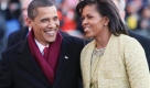 President Barack Obama and first lady Michelle Obama walk the inaugural parade route in Washington, Tuesday, Jan. 20, 2009. (AP Photo/Charles Dharapak) Foto: ap