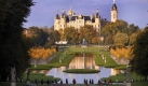 Die letzten Besucher sind am Sonntag an der Blumenkaskade auf dem Gelände der Bundesgartenschau BUGA2009 in Schwerin unterwegs. Am gleichen Tag geht die Blumenschau mit einem Abschlusskonzert und einem Feuerwerk auf dem Burgsee zu Ende. Foto: dpa