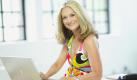 Constanze Rick moderiert auf VOX Prominent! - ein Ableger von RTL Exklusiv - Das Star-Magazin. Foto: VOX/Stephan Pick