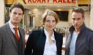 In London, Liebe, Taubenschlag muss sich Annina (Tanja Wendhorn) zwischen zwei Männern entscheiden: Lord William Huxley (Stephan Luca) und Tom Gerland (Marco Girnth). Foto: ZDF