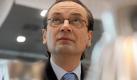 Deren jetziger Chef Dirk Jens Nonnenmacher scheint direkt nach Unheil von oben Ausschau zu halten.
 Foto: dpa