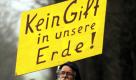Fachleute aus der Bohr- und Frackingpraxis informieren in Osnabrück über die umstrittene Erdgasförderung aus unkonventionellen Lagerstätten. Zu dem Treffen eingeladen hat der nach massiven öffentlichen Protesten im Münsterland und in Teilen Niedersachsens vom Erdölkonzern ExxonMobil ins Leben gerufene Expertenkreis. Mit «Fracking» (Hydraulic Fracturing ) wird ein Verfahren der Tiefbohrtechnik bezeichnet, mit dem die Durchlässigkeit von Böden erhöht werden kann. Foto: dapd