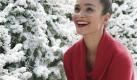 This product image courtesy of Macy's shows the Jones Collection Cashmere ribbed cowlneck sweater in red. The list of gifts can be short this year: fair isle knits, plaid anything, pea coats, flannel shirts, maybe some skinny-leg cargo pants or something in red.  (AP Photo/Macy's) NO SALES Foto: ap