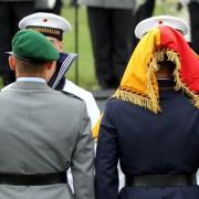 Die Deppen oder die Retter der Nation?