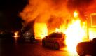 Pkw brennen am Morgen in Hamburg. Im Stadtteil Hohenfelde seien sechs parkende Fahrzeuge angezündet worden, sagte ein Polizei-Sprecher. Verletzt wurde niemand. Der Feuerwehr gelang es, die brennenden Wagen innerhalb einer Stunde zu löschen. Anwohner waren durch einen lauten Knall aufmerksam geworden. Foto: ddp