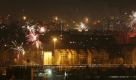 Fireworks explode over the skyline of Beijing as residents celebrate the arrival of Chinese New Year early Monday Jan. 26, 2009. Millions of Chinese across the country celebrated the arrival of the Year of the Ox. (AP Photo/Greg Baker) Foto: ap