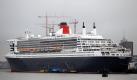 Königlicher Besuch in Hamburg: Das Kreuzfahrtschiff Queen Mary II liegt am Kreuzfahrtterminal im Hamburger Hafen.  Foto: ap