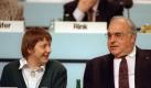 Allerdings fing auch eine andere Frau früh an, Erfahrung als Ministerin zu sammeln: Angela Merkel (CDU). Bereits 1990 machte sie ihr politischer Ziehvater Helmut Kohl zur Familienministerin. Heute ist sie selbst Kanzlerin. Foto: news.de/dpa