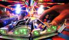 Rund geht es gleich für die Püppchen, die ein Modellbauer auf der heute beginnenden Messe Modell-Hobby-Spiel in Leipzig in einem Modellkarussell platziert. Bis zum Sonntag zeigen 640 Aussteller auf 80.000 Quadratmeter Trends und Neuheiten für kreative und unterhaltsame Freizeitgestaltung. Foto: dpa
