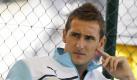 Miroslav Klose muss noch auf seinen ersten Ligaeinsatz für Lazio Rom warten. Foto: dpa