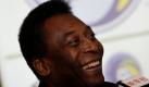 Pele, ehemaliger Fußballer aus Brasilien und Ehrenpräsident des amerikanischen Fußballvereins New York Cosmos, gibt eine Pressekonferenz in Hong Kong. Dabei sprach er unter anderem über die im letzten Jahr angekündigte Neugründung des Vereins, der bis 1985 Bestand hatte. Damals kickte dort auch Franz Beckenbauer.  Foto: dpa