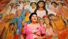 Die ehemalige First Lady Imelda Marcos, heute Kongressmitglied, steht vor einem Bild eines philippinischen Nationalkünstlers mit dem Titel Motherland in Quezon City, östlich von Manila. Die als extravagante Frau mit einer riesigen Schuhsammlung bekannte Imelda ruft den libyschen Präsidenten Muammar Gaddafi dazu auf, es dem früheren Diktator Ferdinand Marcos gleichzutun, indem er abtritt, bevor es zu weiterer Gewalt kommt. Etwa 13.000 Philippinos befinden sich zurzeit noch in Libyen. Foto: dpa