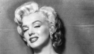 Sie gielt als das Sexsymbol schlechthin: Marilyn Monroe. 2005 konnten Fans einen BH und Seidenstrümpfe der Schauspielerin ersteigern, die 1962 verstorben war. Etwas wie den BH eines solchen Sexsymbols zu besitzen, ist für Monroe-Fans schon eine aufregende Sache, sagte Auktionator Richard Davie. Foto: dpa