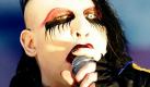 Der US-Sänger Marilyn Manson hat sich mit seiner Freundin Evan Rachel Wood verlobt. Laut dem US-amerikanischen People Magazin habe der Schockrocker bei einem Auftritt in Paris am Montag um die Hand der 22-Jährigen angehalten. Die Sprecher der beiden äußerten sich bislang nicht zu dem Bericht. Foto: ddp