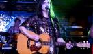 Schottische Töne in Berlin: Amy Macdonald gab ihre Songs bei der Eröffnung des Hard Rock Café am Kurfürstendamm zum Besten. Der vorherige Standort in der Meinekestraße wird aufgegeben.
 Foto: ddp